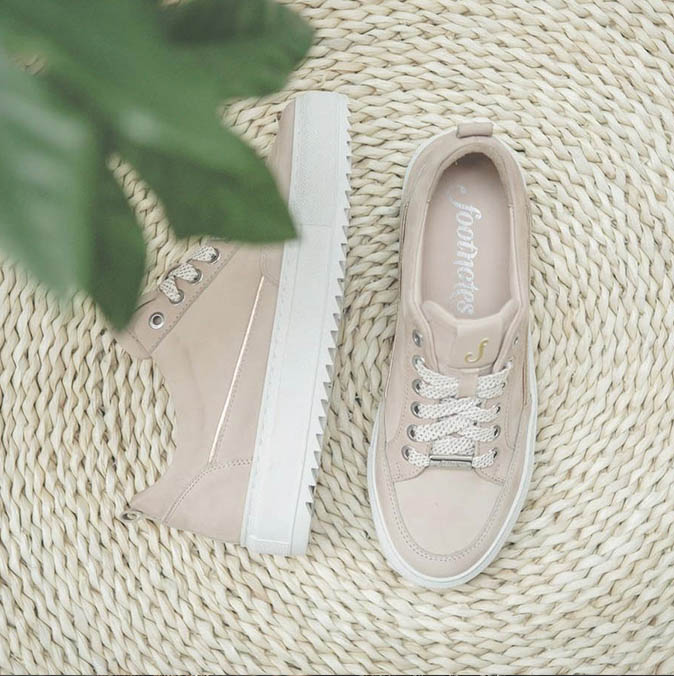 Flo | Nubuck caramel