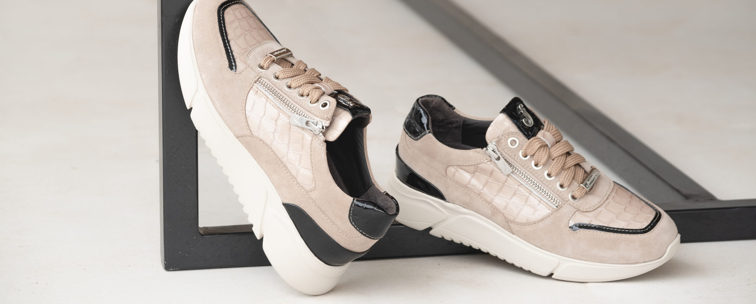 Footnotes - AW2212