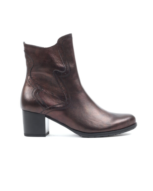 Bobbi 50.003.1855